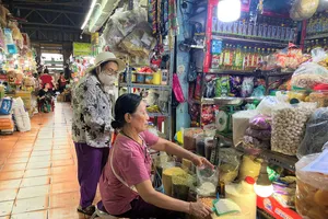 Sức mua thấp đang là khó khăn với doanh nghiệp. Ảnh: TÚ UYÊN