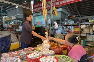 Lo cá, thịt, rau...tăng giá trước khi lương tăng