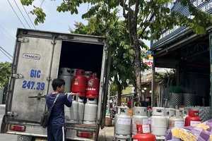 Giá gas tiếp tục tăng thêm 7.000 đồng/bình 12kg