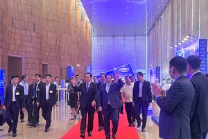 Thủ tướng Phạm Minh Chính đến dự phiên đối thoại chiều 25-9. Ảnh: TÚ UYÊN