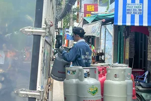 Giá gas tháng 10 tiếp tục tăng. Ảnh: TÚ UYÊN