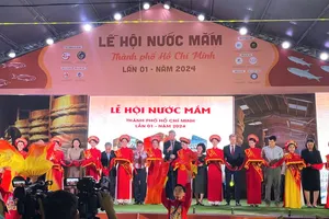 Lãnh đạo TP.HCM khai mạc lễ hội nước mắm 