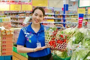 Giỏ quà Tết rau củ độc lạ, giá chỉ từ 31.500 đồng