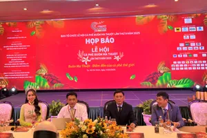 Hoa hậu H'Hen Niê và Đinh Thị Hoa đồng hành cùng lễ hội cà phê Buôn Ma Thuột 2025