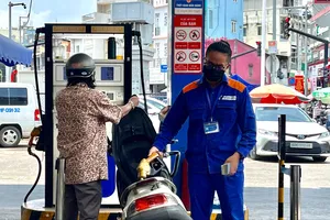 Cửa hàng bán lẻ xăng dầu phải đảm bảo cung ứng đầy đủ trong dịp Lễ 30-4