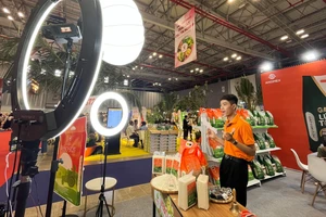 Chống thất thu thuế và hàng giả: Đề xuất xác thực danh tính người livestream