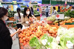 Giữa lúc giá rau tăng khủng, siêu thị tung chương trình thả ga mua sắm, hạ giá 30%