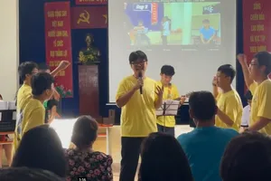 “Lần đầu tôi họp phụ huynh kiểu này”…