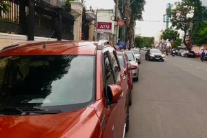 Gửi xe ở bãi bị trộm phụ tùng, bãi xe có phải chịu trách nhiệm?