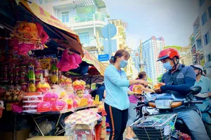 Nhộn nhịp thị trường đồ cúng lễ ông Công ông Táo