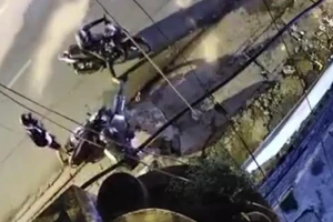 Camera ghi cảnh cô gái nhanh trí trước 2 kẻ cướp ở Bình Thạnh