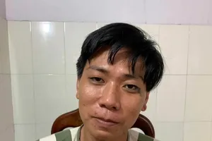 Tạm giữ hình sự nam bảo vệ dâm ô trẻ em 