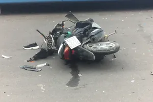 Cô gái truy hô 'cướp cướp' rồi tông vào xe buýt