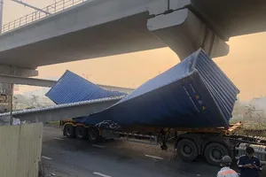 Chưa có kết luận vụ dầm cầu đè container ở Thủ Đức