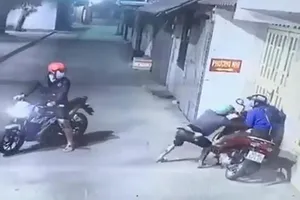 Bắt nghi can xịt hơi cay cướp tài sản cô gái lúc rạng sáng