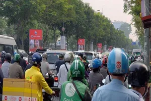 Cửa ngõ Tân Sơn Nhất kẹt xe nghiêm trọng ngày giáp tết