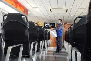 Trên trời, mặt đất, dưới nước cùng chống dịch Corona