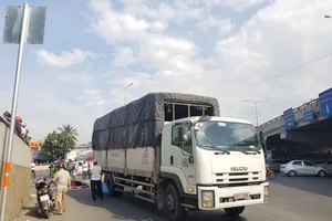 Người phụ nữ bị xe tải cán tử vong tại quận Thủ Đức
