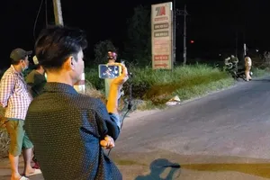 Nửa đêm mà nhiều người còn tới live stream vụ Tuấn 'khỉ' 