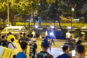 Người đàn ông chết cháy dưới chân cầu vượt Sóng Thần 