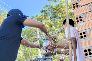 Chợ lưu động giá rẻ phục vụ khu cách ly thôn Văn Lâm 3