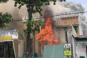 Cháy lớn tại quán karaoke đang ngưng hoạt động do dịch