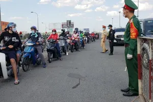 TP.HCM: Đưa 2 người Trung Quốc có thân nhiệt 39 độ đi cách ly