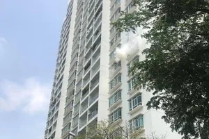 Chung cư ở quận 2 cháy, dân mang mặt nạ dưỡng khí tháo chạy