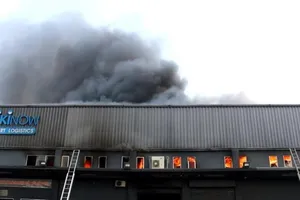 Công an TP.HCM điều tra vụ cháy kho gần sân bay Tân Sơn Nhất