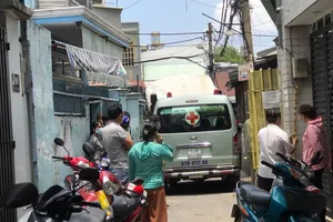 Phá cửa, bất ngờ thấy người đàn ông tử vong trong nhà 