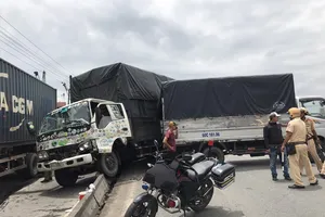 Tai nạn liên hoàn xảy ra ở dốc Thiên Thu 