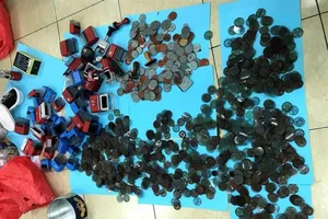 Ổ làm giả giấy tờ có hơn 1500 con dấu các trường, cơ quan...