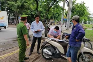 Quận 2: Xử lý người không đeo khẩu trang, nhập cảnh trái phép 