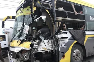 Xe khách tông đuôi xe tải, tài xế tử vong tại chỗ