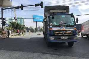 Nam sinh bị xe tải cán tử vong tại quận Thủ Đức