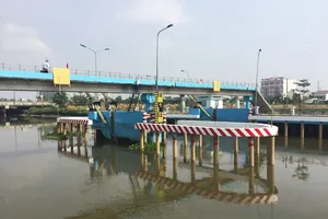 Lấy tiền của công ty chi cho người thân đi du lịch