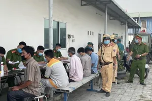 Công an TP Thủ Đức kiểm tra ma tuý tài xế ra vào cảng Phú Hữu 