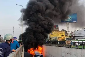 Công an chỉ cách xử lý khi xảy ra cháy xe lúc lưu thông