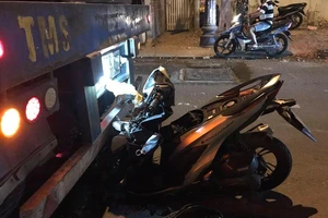 Thanh niên nguy kịch sau khi tông đuôi container đi đường cấm