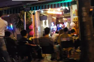 Vẫn 'hát với nhau' giữa dịch COVID trên đại lộ Phạm Văn Đồng