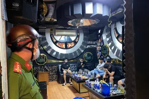 Gò Vấp: Đề nghị rút giấy phép quán karaoke vi phạm lệnh cấm