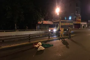 1 người tử vong bất thường ở đại lộ Phạm Văn Đông