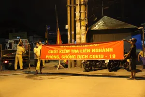 Hình ảnh chốt kiểm tra dịch COVID-19 ở TP.HCM trước giờ G