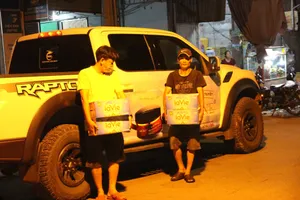 Chốt kiểm dịch chỉ mới chuẩn bị, dân đã tặng nước, khẩu trang