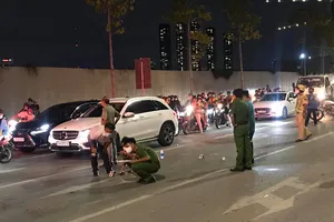 Người đàn ông đi xe máy bị xe bồn cuốn tử vong tại TP Thủ Đức