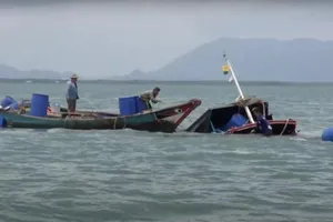Sà lan tông chìm tàu lai dắt, 3 người trôi trên biển Cần Giờ