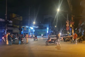 Người đàn ông tử vong cạnh xe máy té ngã ở quận 7
