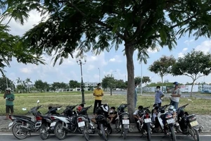 Xử lý nhóm người tụ tập, phóng xe tốc độ giữa mùa dịch tại TP Thủ Đức