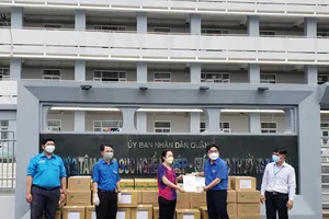 Trao quà, gửi thư động viên đến khu cách ly, điều trị F0