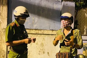 Công an Thủ Đức hộ tống người dân về gặp anh trai quá cố lần cuối